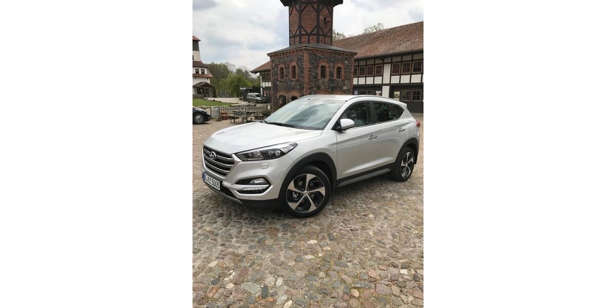 Hyundai TUCSON 23.000 km 21.500 &euro; Berlin 12353
