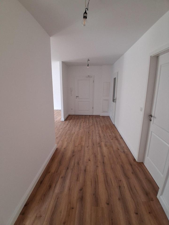 Schöne neu errichtete 3 bis 4 Zimmer-Dachgeschosswohnung mit geh. Innenausstattung und Dachterrasse zimmer