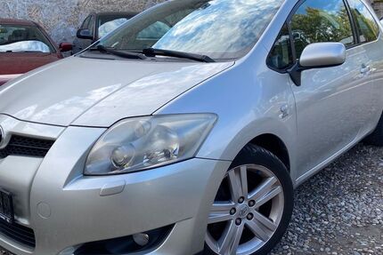 Toyota Auris 146.000 km 1.950 € Berlin 10245