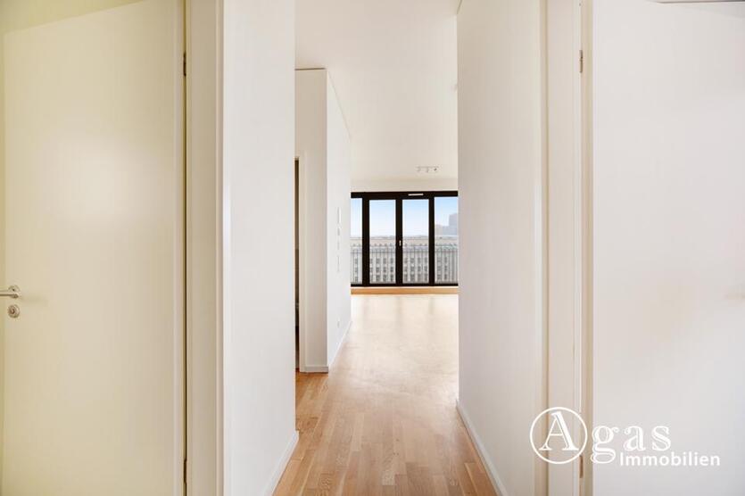 Helle 3 Zimmer Dachgeschosswohnung mit ca. 88m², EBK, Fußbodenheizung und Balkon in Berlin-Mitte! zimmer