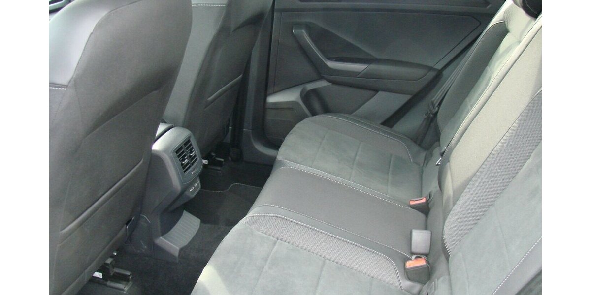 VW T-Roc 1.5TSi R-Line BMT IQ-Light ACC AHK Digital C 11.011 km 29.980 &euro; Falkensee 14612