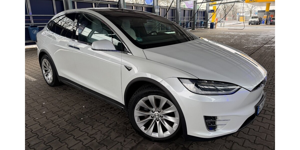 Tesla Model X 153.000 km 39.999 &euro; Berlin 10178