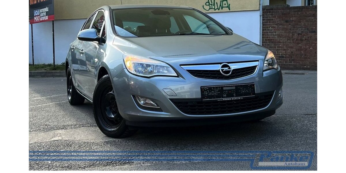 Opel Astra 1.4 150 Jahre *SHZ*PDC*AUX*Teilleder* 112.935 km 6.890 &euro; Berlin 13187