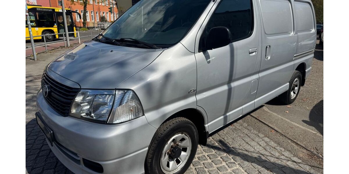 Toyota Hiace 153.000 km 8.990 &euro; Berlin - Tempelhof 12107