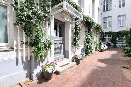 ***Hier finden Sie Ruhe im Hof und Leben vor der Tür*** 2 zimmer