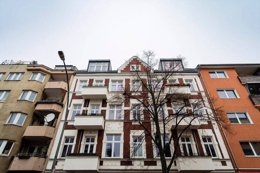 Vacant, renovated apartment, close to Tempelhofer Feld with exclusive use of a GARDEN area.