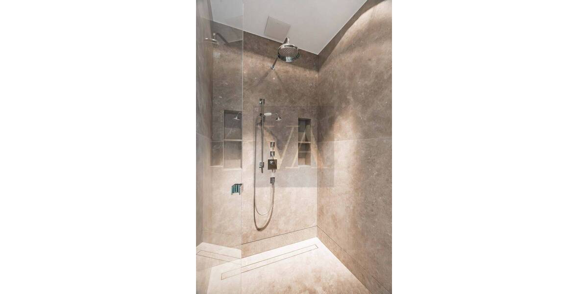 Prestige-Altbauwohnung in Bestlage neben dem KaDeWe 3 zimmer