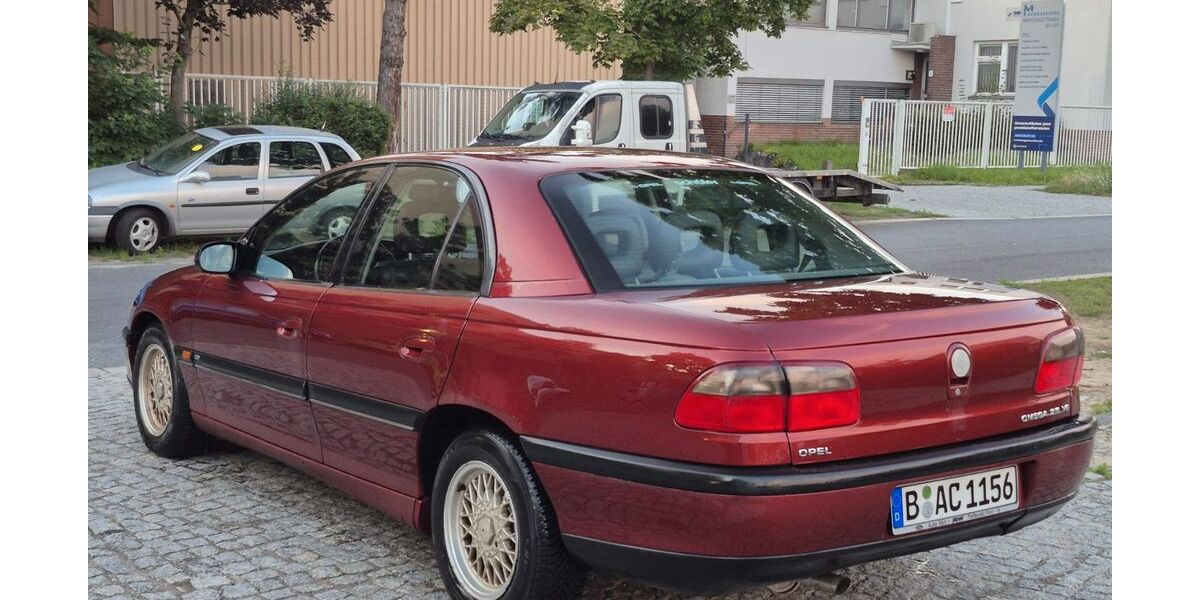 Opel Omega 113.000 km 2.500 &euro; berlin 10559