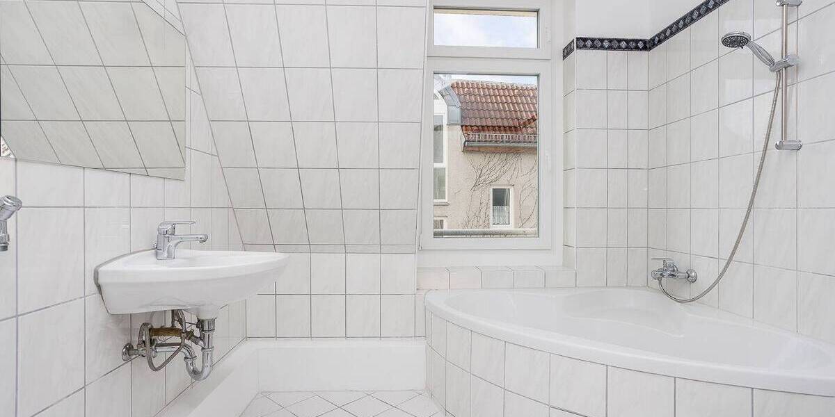 Bezugsfreie 2-Zimmer-Altbau-Dachgeschosswohnung nahe Brosepark 2 zimmer