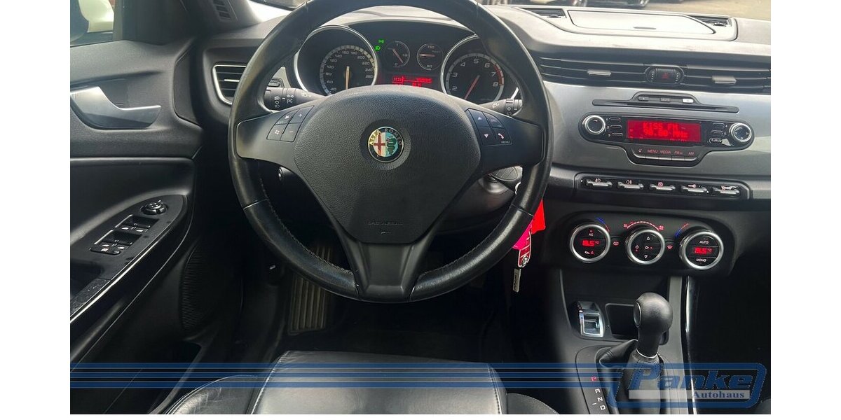 Alfa Romeo Giulietta 1.4 TB Turismo Aut.*BT*SHZ*Leder*Xenon 200.000 km 4.999 &euro; Berlin 13187