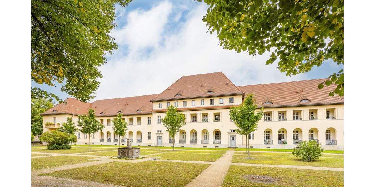 Ein Stück Berliner Baugeschichte. Zwei-Zimmer-Wohnung mit Loggia im Ludwig Hoffmann Quartier 2 zimmer
