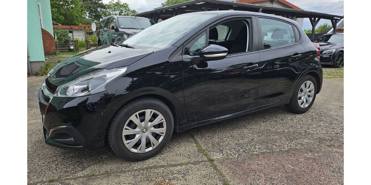 Peugeot 208 110.000 km 6.000 &euro; Velten 16727
