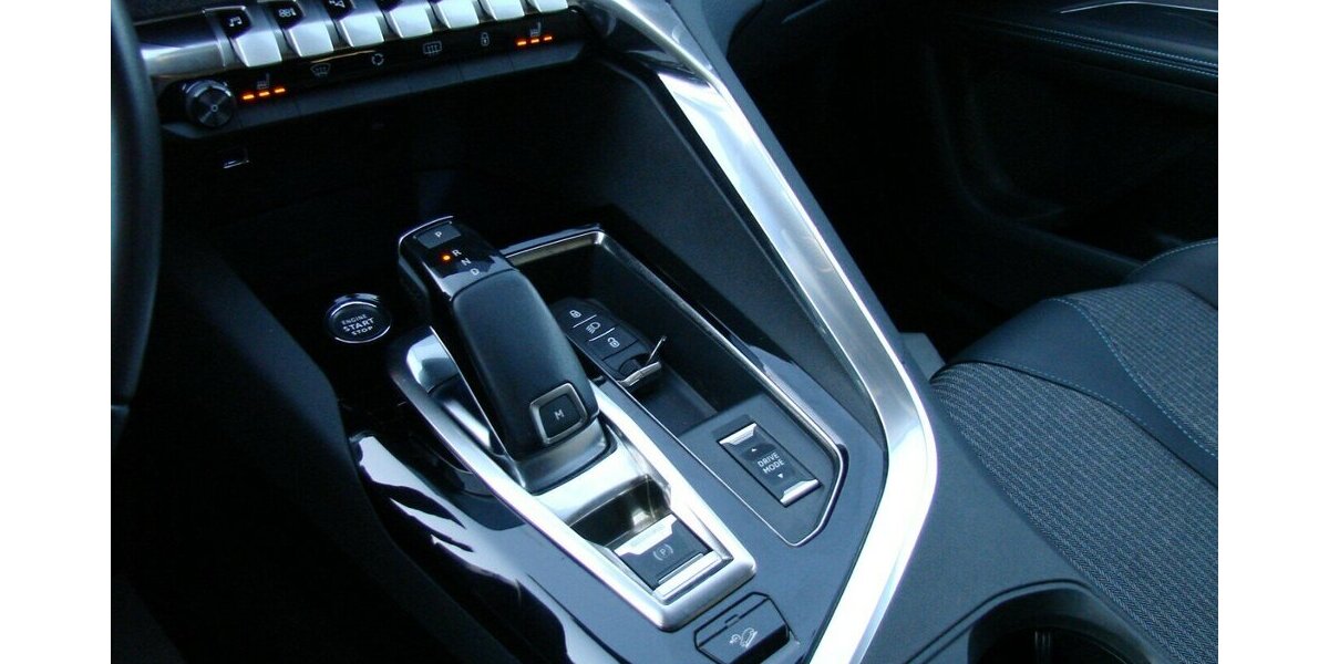 Peugeot 5008 1.2 PureTech130 Allure Pack 7-Sitzer 2WD LED 54.980 km 22.980 &euro; Falkensee 14612