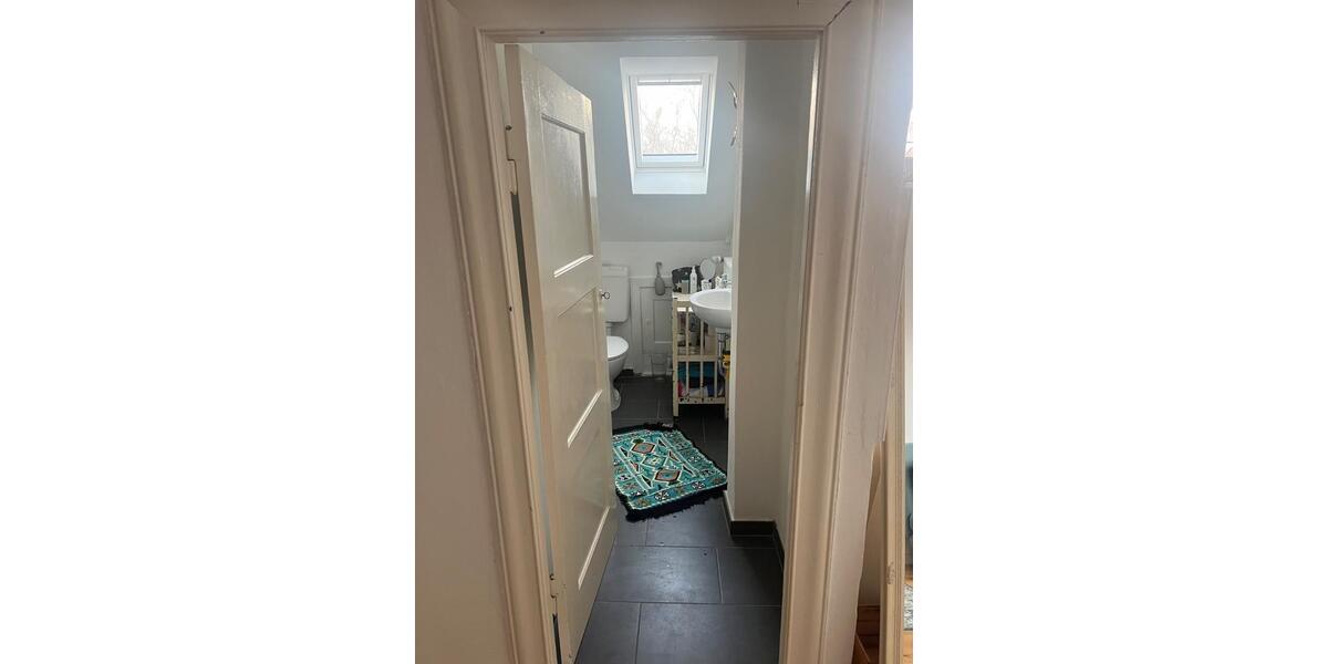 Dachgeschoßwohnung Berlin Charlottenburg-Wilmersdorf - 30 Zimmer, 30 m&sup2;, 250&euro; | Angebot:24772135