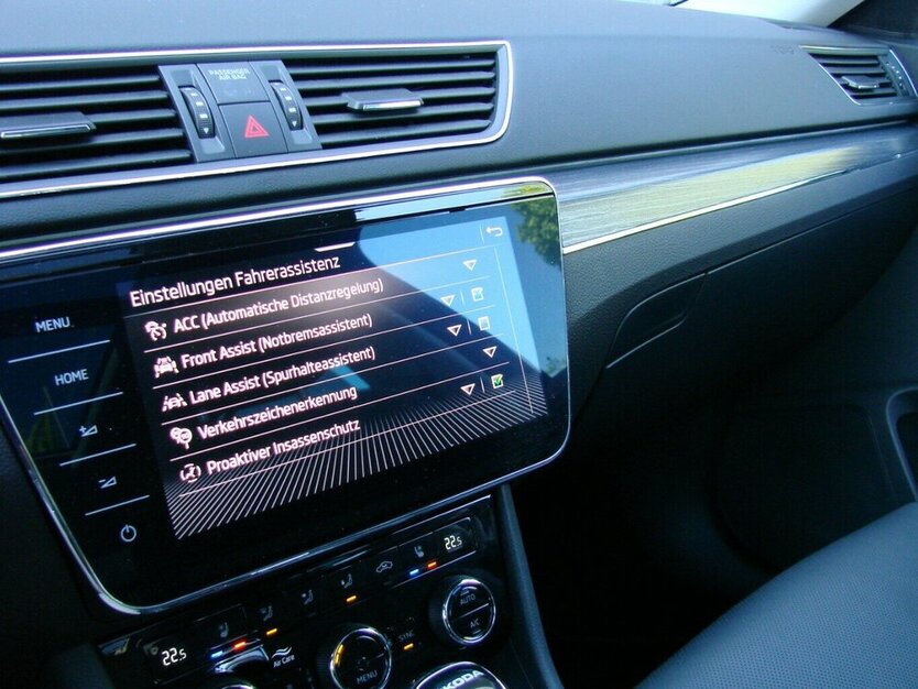 Skoda Superb 2.0TDI Style Pano ACC Columbus Standheizung 26.128 km 34.980 € Falkensee 14612