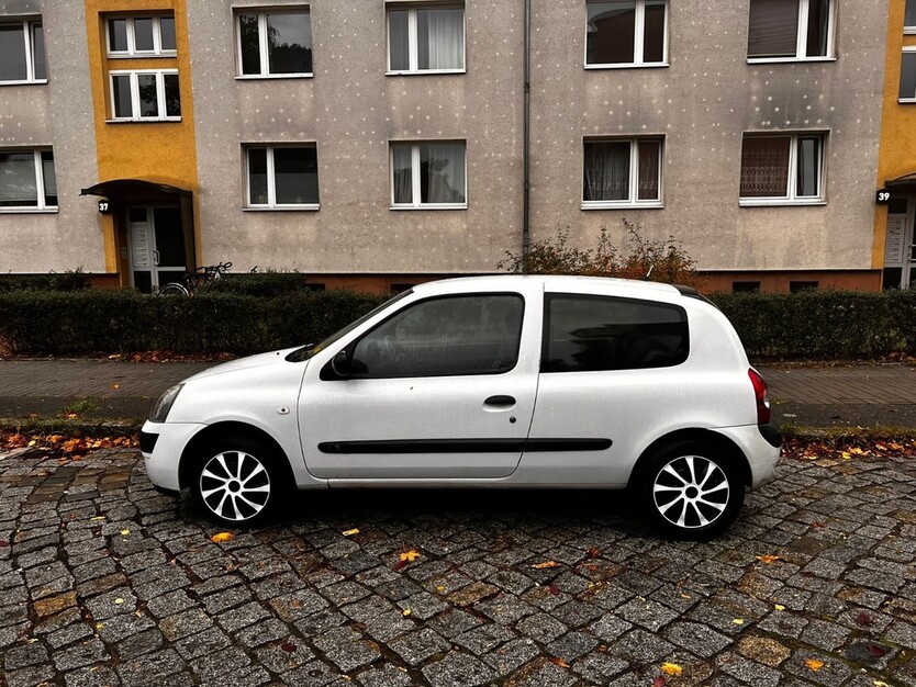 Renault Clio 229.430 km 1.100 € Berlin 10178