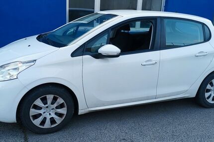 Peugeot 208 100.000 km 3.999 &euro; Berlin 13405