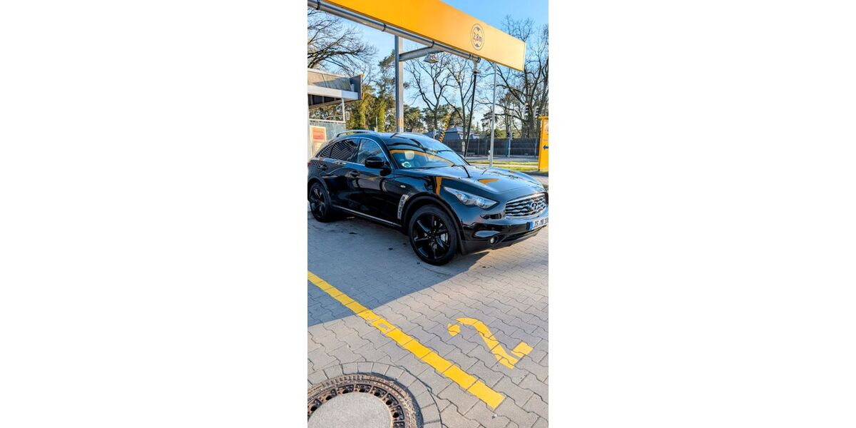 INFINITI FX 176.000 km 11.900 &euro; Schönefeld 12529