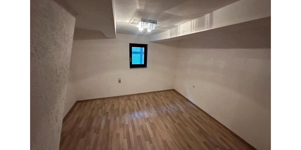 Doppelhaushälfte - 8 Zimmer, 110 m&sup2;, 99.999&euro; | Angebot:27002053