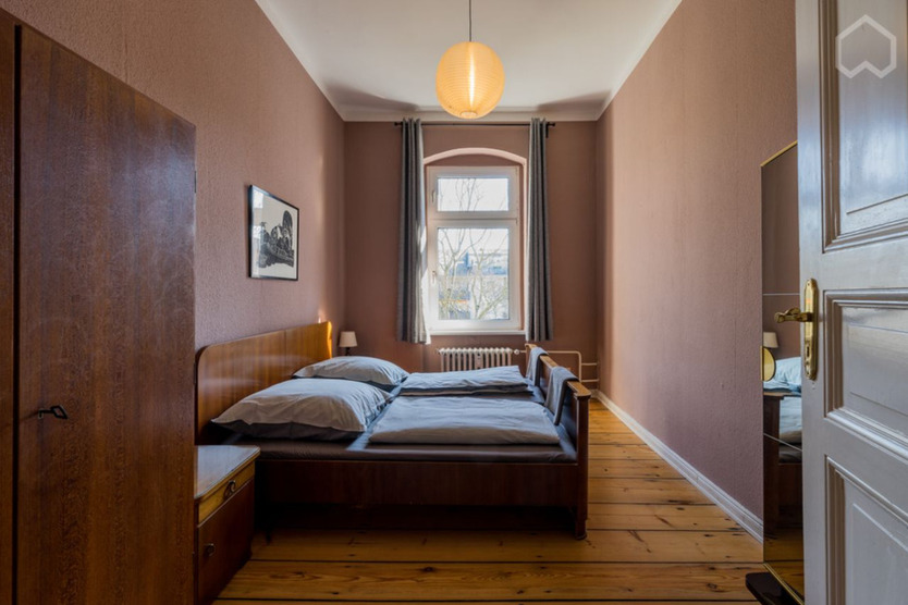 Bezugsfrei! 2-Zi-AltbauWohnung mit Dielen & Möblierung – 58m² – p