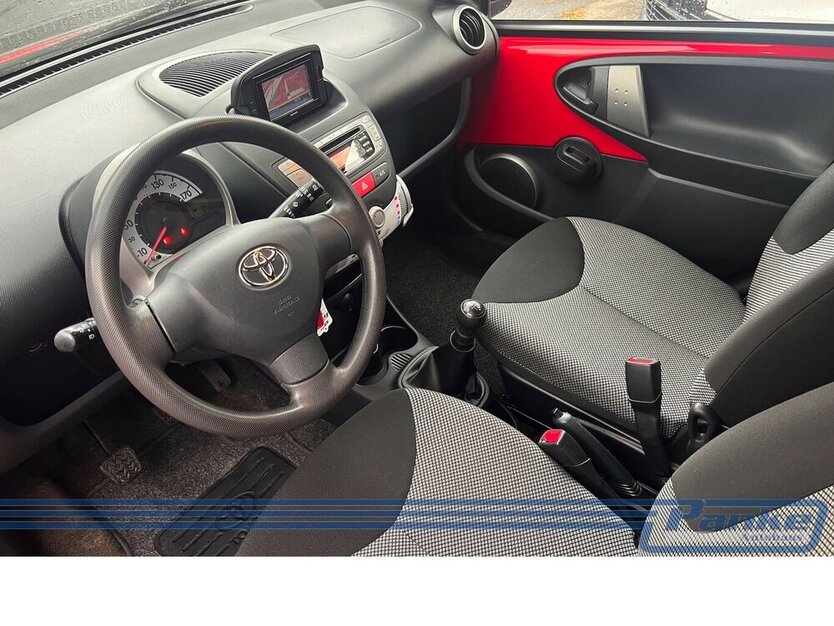 Toyota Aygo Cool Go 5trg*NAV*BT*Klima*LED*USB*Allwetter 119.619 km 5.890 € Berlin 13187