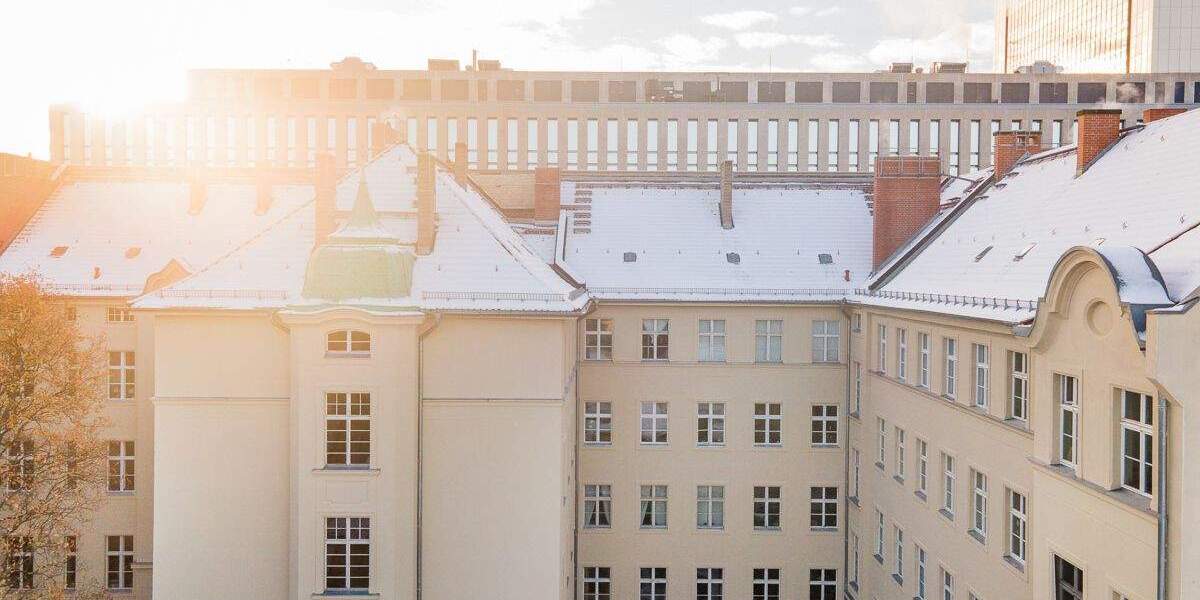 Fantastische Lage in Berlin-Mitte! Historische Altbau-Wohnung inkl. Einbauküche, Gäste-WC, Kamin 4 zimmer