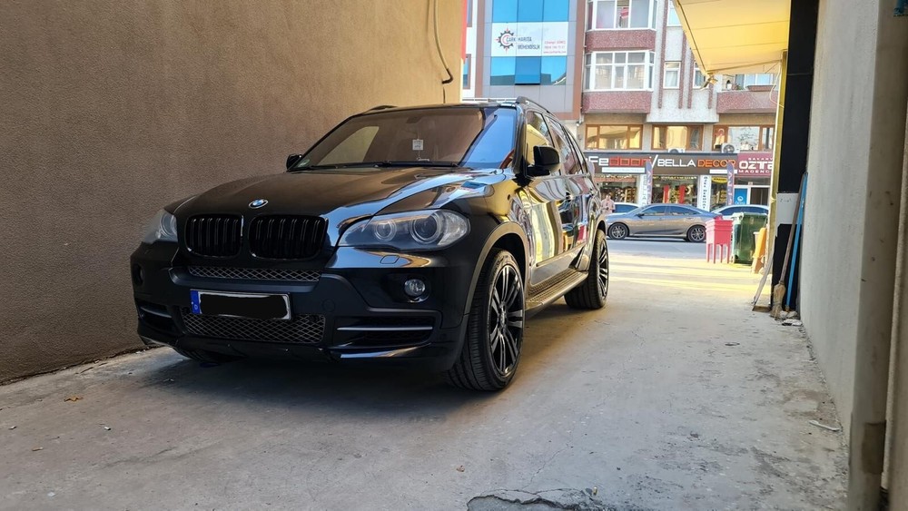 BMW X5 211.000 km 11.000 € Berlin 10178