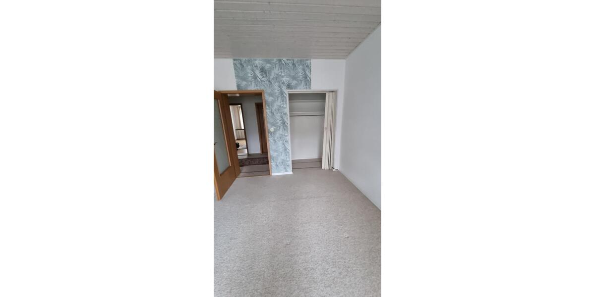 Etagenwohnung Berlin Marzahn-Hellersdorf - 4 Zimmer, 142 m&sup2;, 1.275&euro; | Angebot:24851411