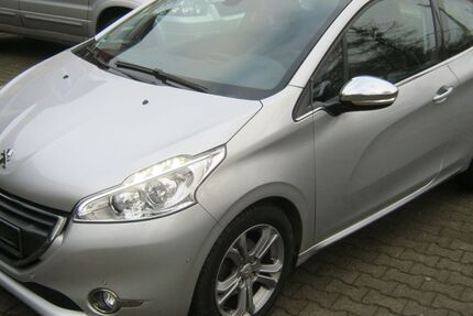 Peugeot 208 26.400 km 9.900 &euro; Berlin / Wir bitten um telefonische Terminvereinbarung ! 14167
