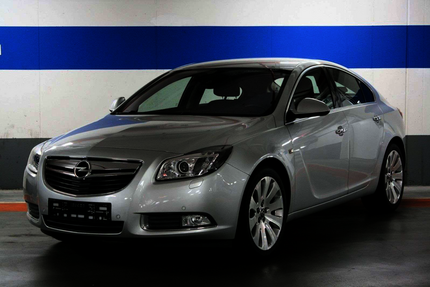 Opel Insignia 123.000 km 8.900 &euro; Berlin-Tiergarten 10785