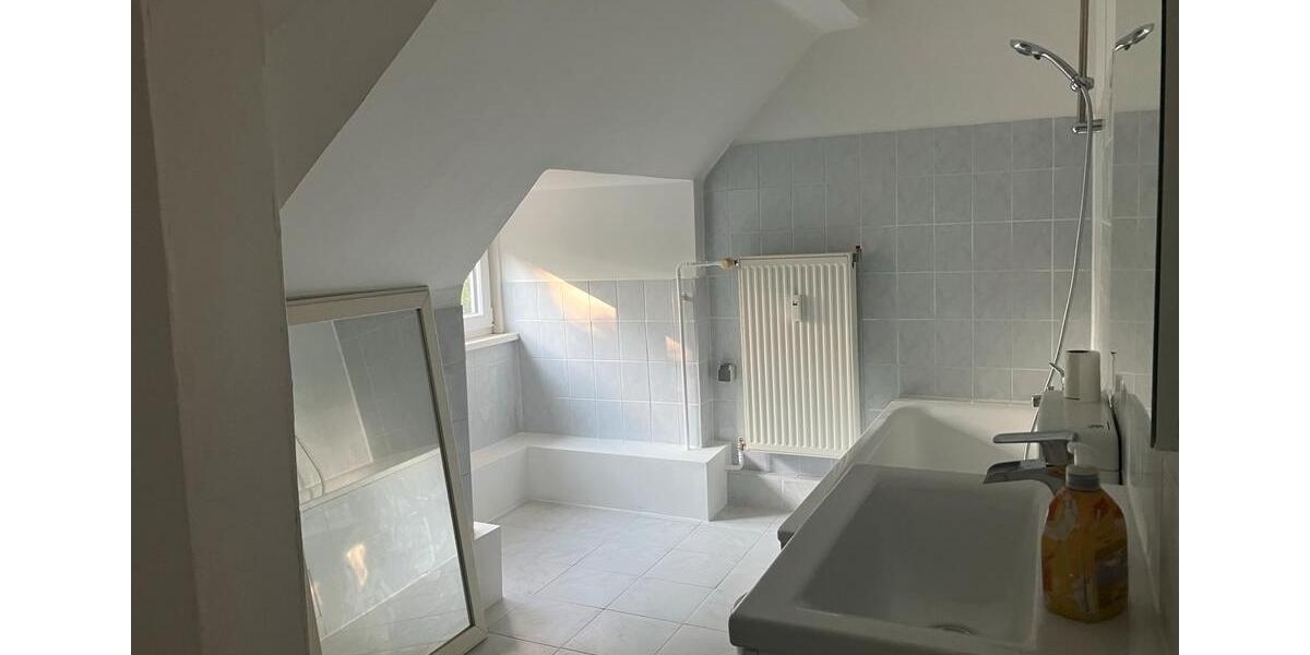 Dachgeschoßwohnung Berlin Steglitz-Zehlendorf - 3 Zimmer, 75 m&sup2;, 1.500&euro; | Angebot:23214810