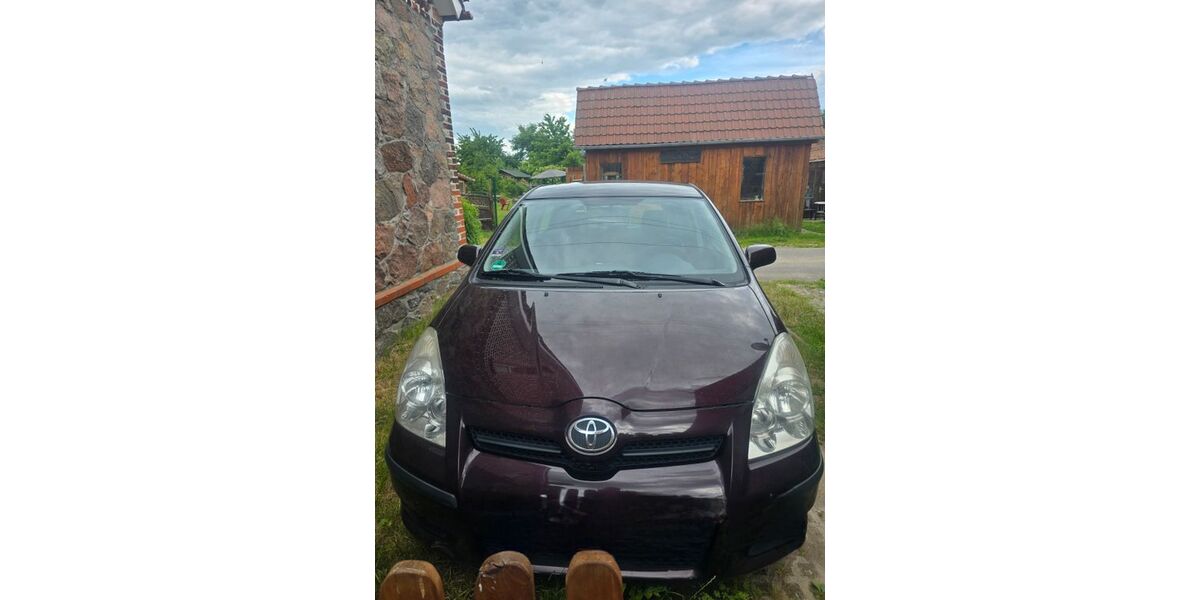 Toyota Corolla Verso 184.000 km 5.900 &euro; Berlin 12681