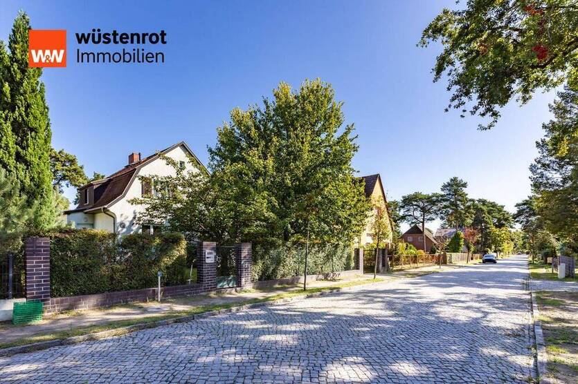 Zeuthen bei Berlin! Attraktives Zweifamilienhaus mit noch einer vermieteten Wohneinheit