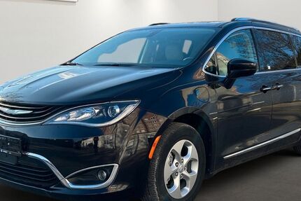 Chrysler Pacifica 45.469 km 18.599 &euro; Berlin 12681