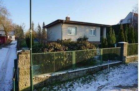 Unterkellerter Bungalow (57 m²) und 2 Garagen zum Abriss auf 900 m² Traumbauland ! Im Alleinauftrag in Panketal