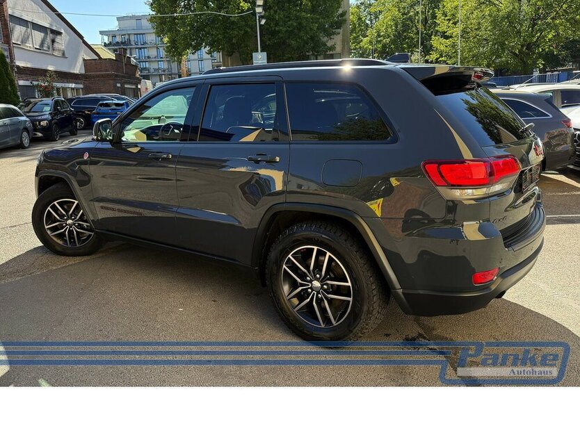 Jeep Grand Cherokee 3.0 CRD Trailhawk 4x4*Pano*AHK*NV 147.855 km 22.990 € Berlin 13187