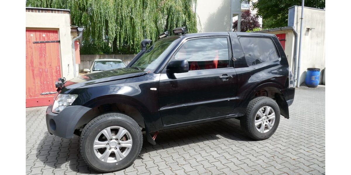 Mitsubishi Pajero 13.200 km 22.950 &euro; Berlin-Tempelhof 12105