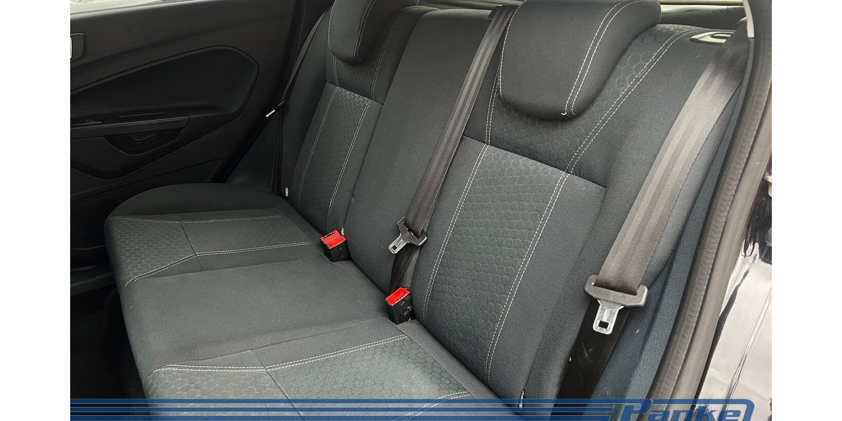 Ford Fiesta Titanium*Keyless*PDC*LED*Tel.*Chrom*GAS* 178.353 km 4.290 &euro; Berlin 13187