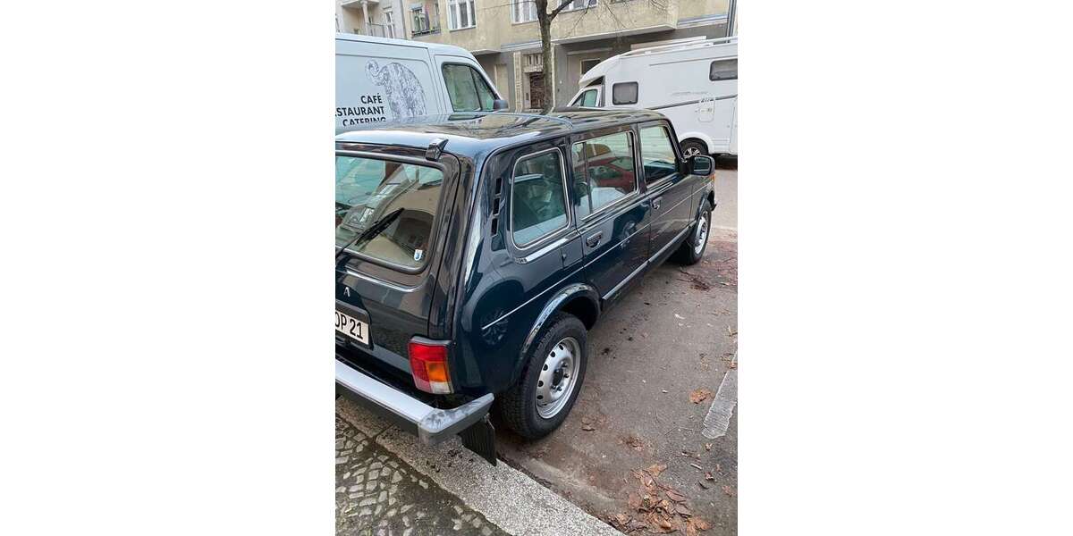 Lada Urban 9.000 km 13.000 € Berlin 10713