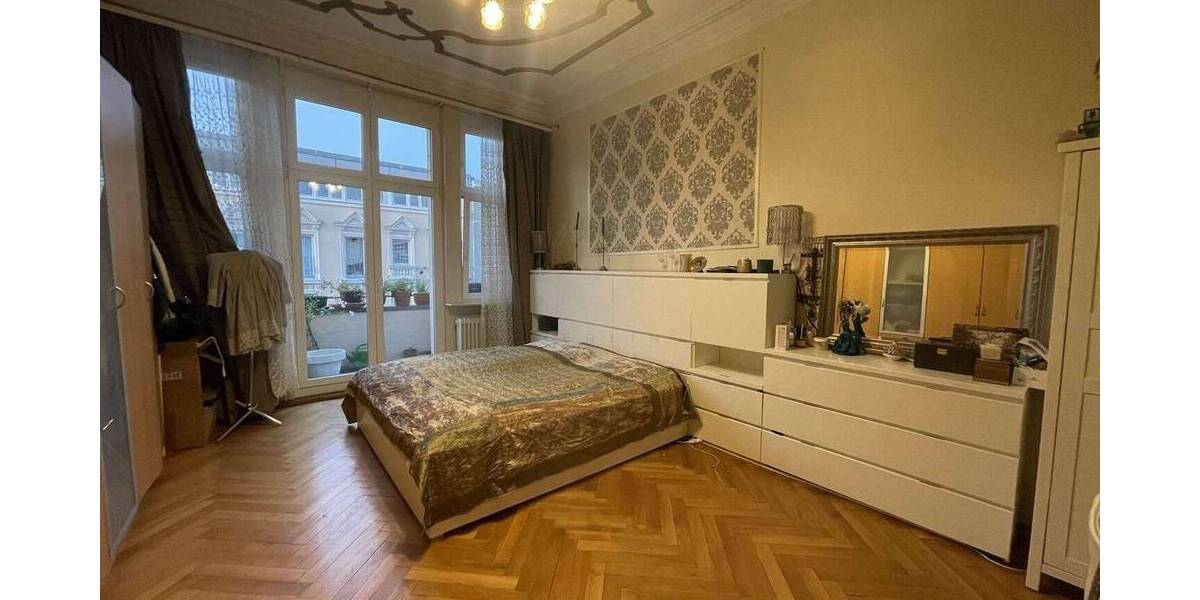 Strahlend helles Altbaujuwel mit 2 Sonnen Balkonen auf 119m2 4 zimmer