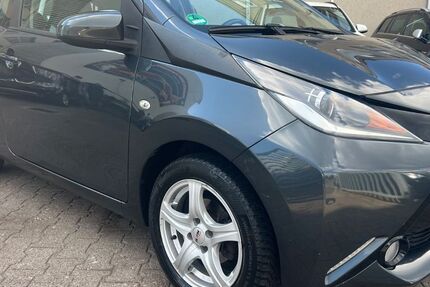Toyota Aygo (X) 94.000 km 5.999 &euro; Berlin 13581