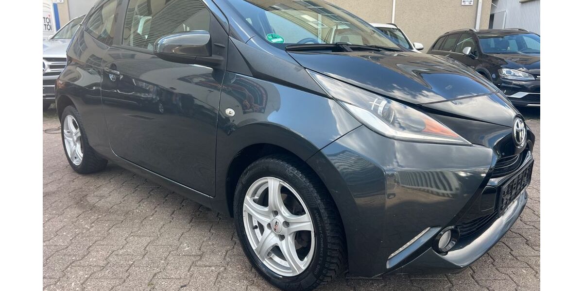 Toyota Aygo (X) 94.000 km 5.999 &euro; Berlin 13581