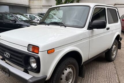 Lada Niva 10.334 km 14.500 &euro; Berlin 10247