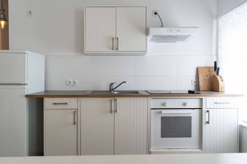 Vacant, renovated apartment, close to Tempelhofer Feld with exclusive use of a GARDEN area.