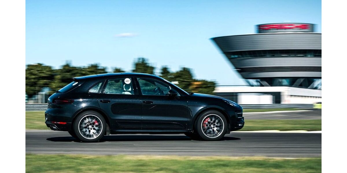 Porsche Macan 104.000 km 41.900 &euro; Berlin 14163