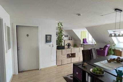 Dachgeschosswohnung in Potsdam West, 2 Zimmer, Küche, Bad, Kellerraum und PKW-Stellplatz 2 zimmer