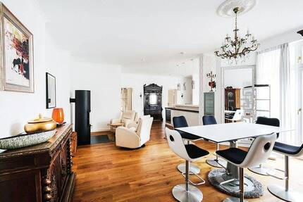 Befristet und möbliert: Einladende Stadtwohnung mit Kamin und Loggia im Herzen von Friedrichshain 3 zimmer