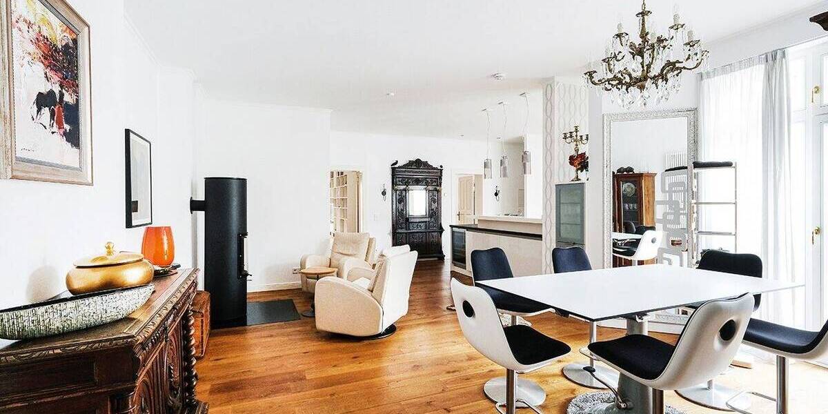 Befristet und möbliert: Einladende Stadtwohnung mit Kamin und Loggia im Herzen von Friedrichshain 3 zimmer