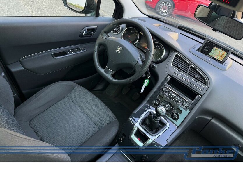Peugeot 5008 1.6 155 THP Family plus*7Sitz*HUD*Pano*NAV* 143.915 km 7.980 € Berlin 13187