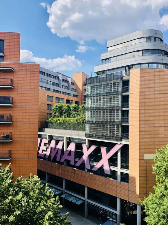 Wohnung zum Mieten in Berlin 2.303 € 132.91 m²